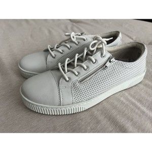 Women’s Born Tamara Perforated Zip Sneakers Size 8.5 Color White D88082